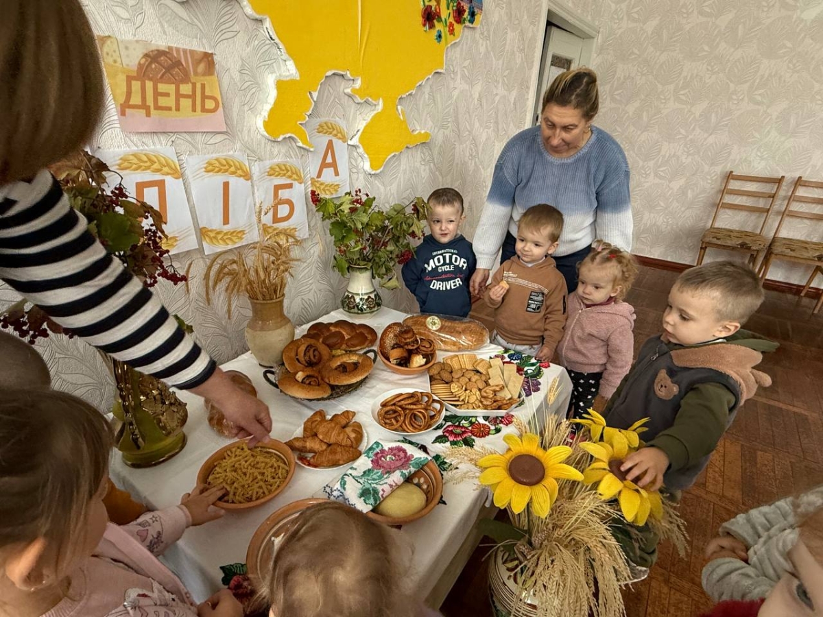  Виставка хлібопекарських виробів «До Дня хліба»