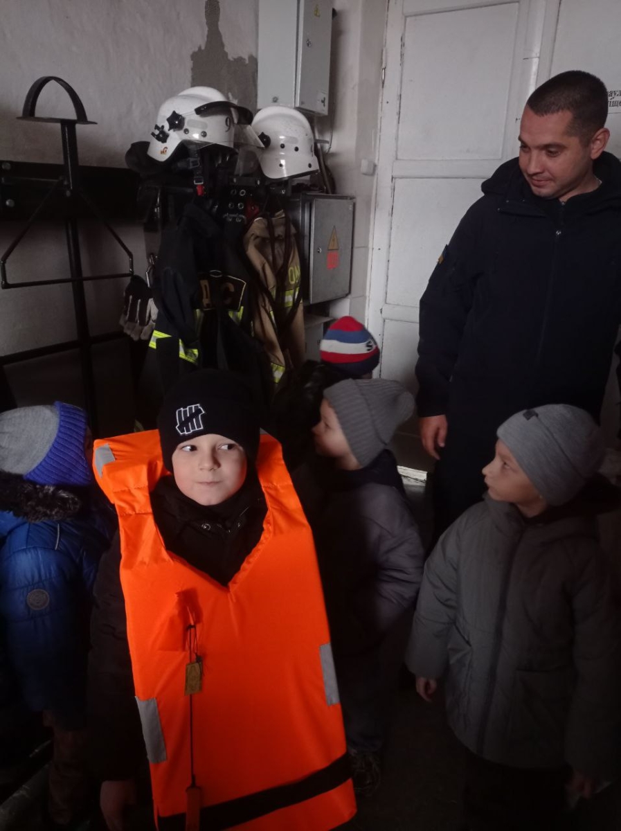 Пізнавальна мандрівка  у  пожежну частину.