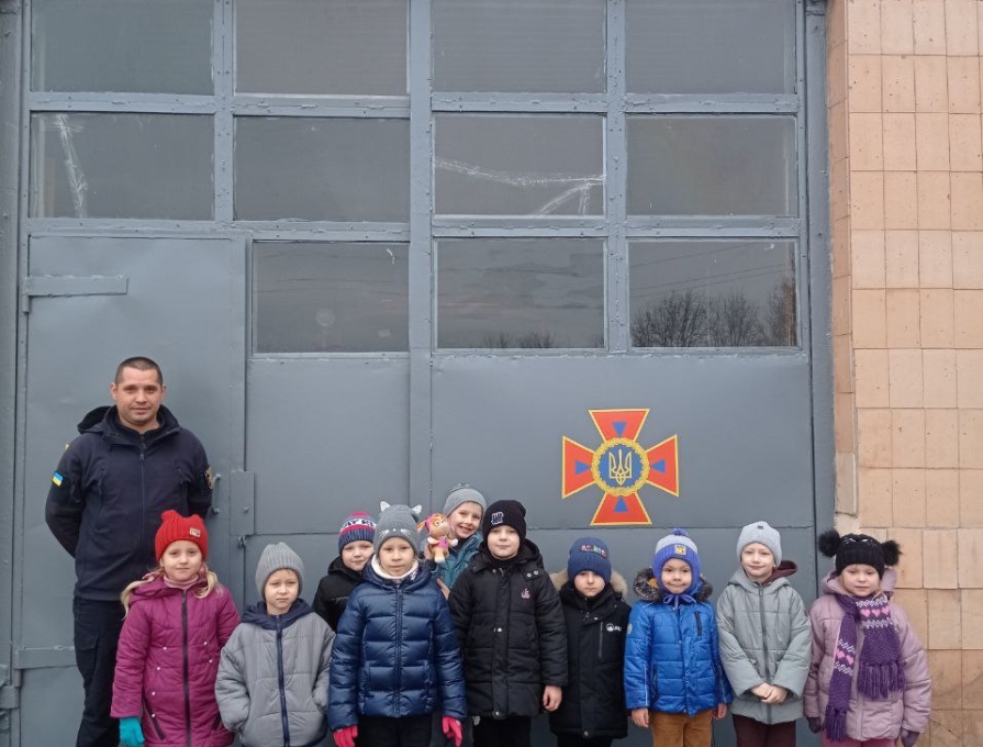 Пізнавальна мандрівка  у  пожежну частину.