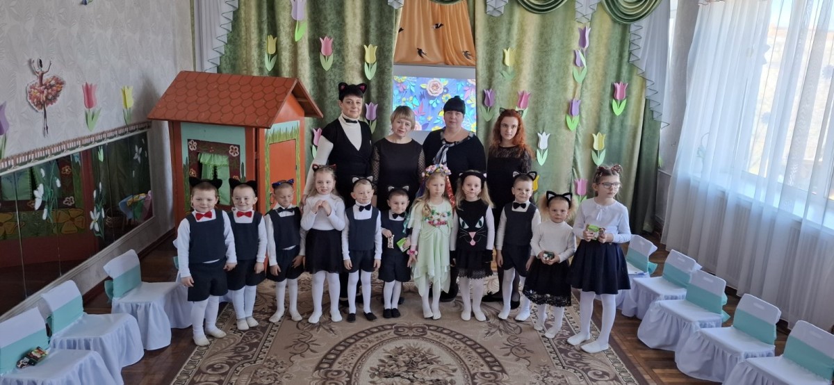 Як кошенята весну зустрічали