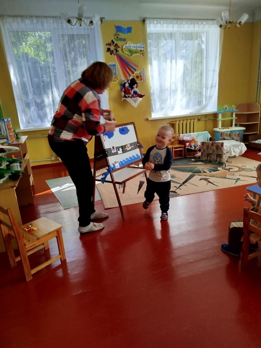 В пошуках фарб для світлофора.